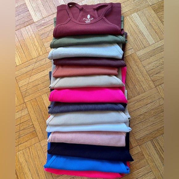 FREE PEOPLE COMING SOON 🔜 HAPPINESS RUNS CROP TOPS SZ XS/S M/L & XL NEW - Picture 5 of 5